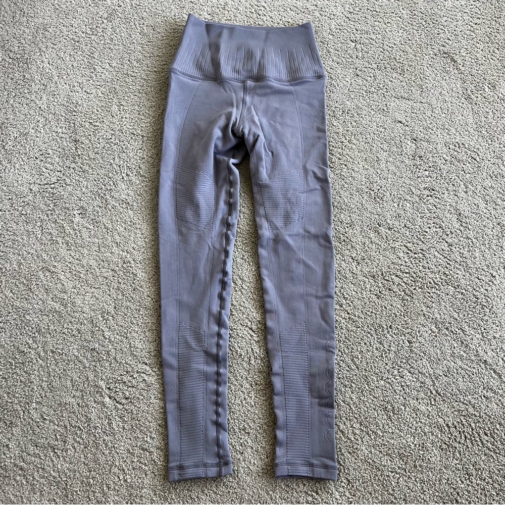 EUC Women’s Avocado full length leggings